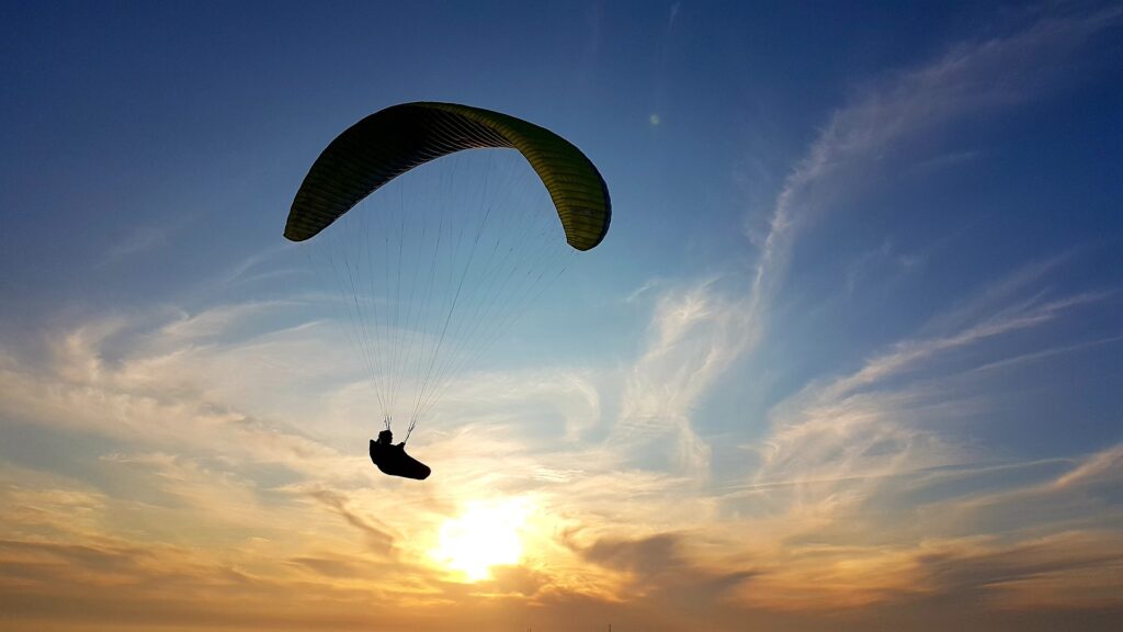 paraglider-sunset-5358333_1920